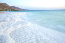 Thick layers of salt on the seabed of the Dead Sea Thick layers of salt on the seabed of the Dead Sea